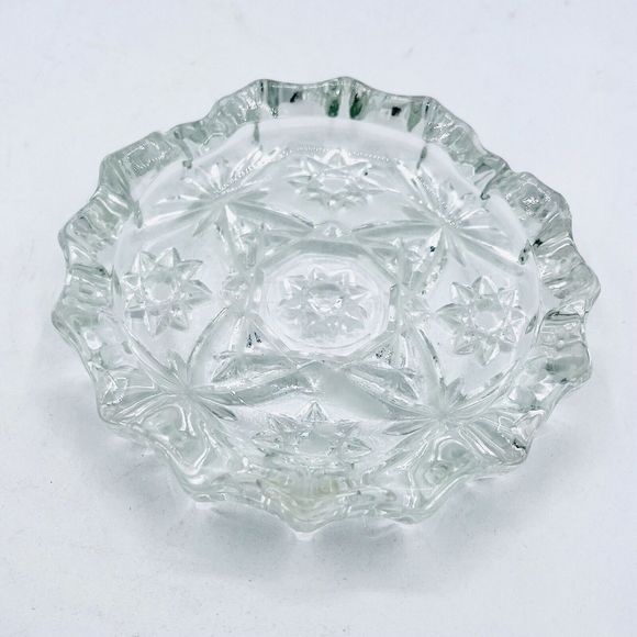 Anchor Hocking Small Round Ashtray Pressed Cut Glass. Star of David 4” Vintage - Picture 3 of 3